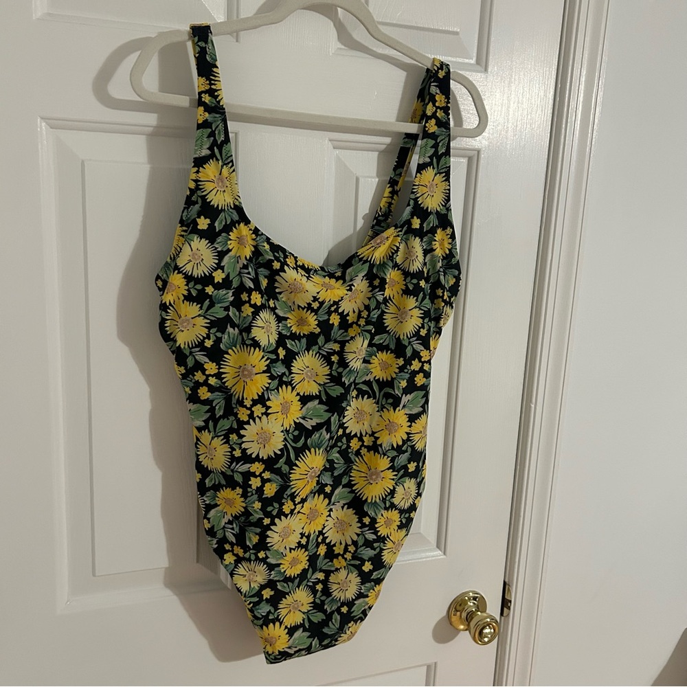 NWOT Sunflower Print One Piece Swimsuit 2X
